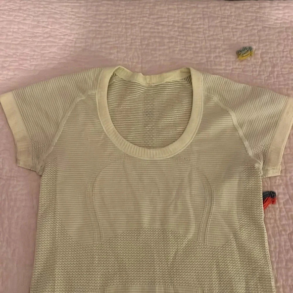 lululemon yellow swiftly tech short sleeve size 4 - Picture 2 of 4